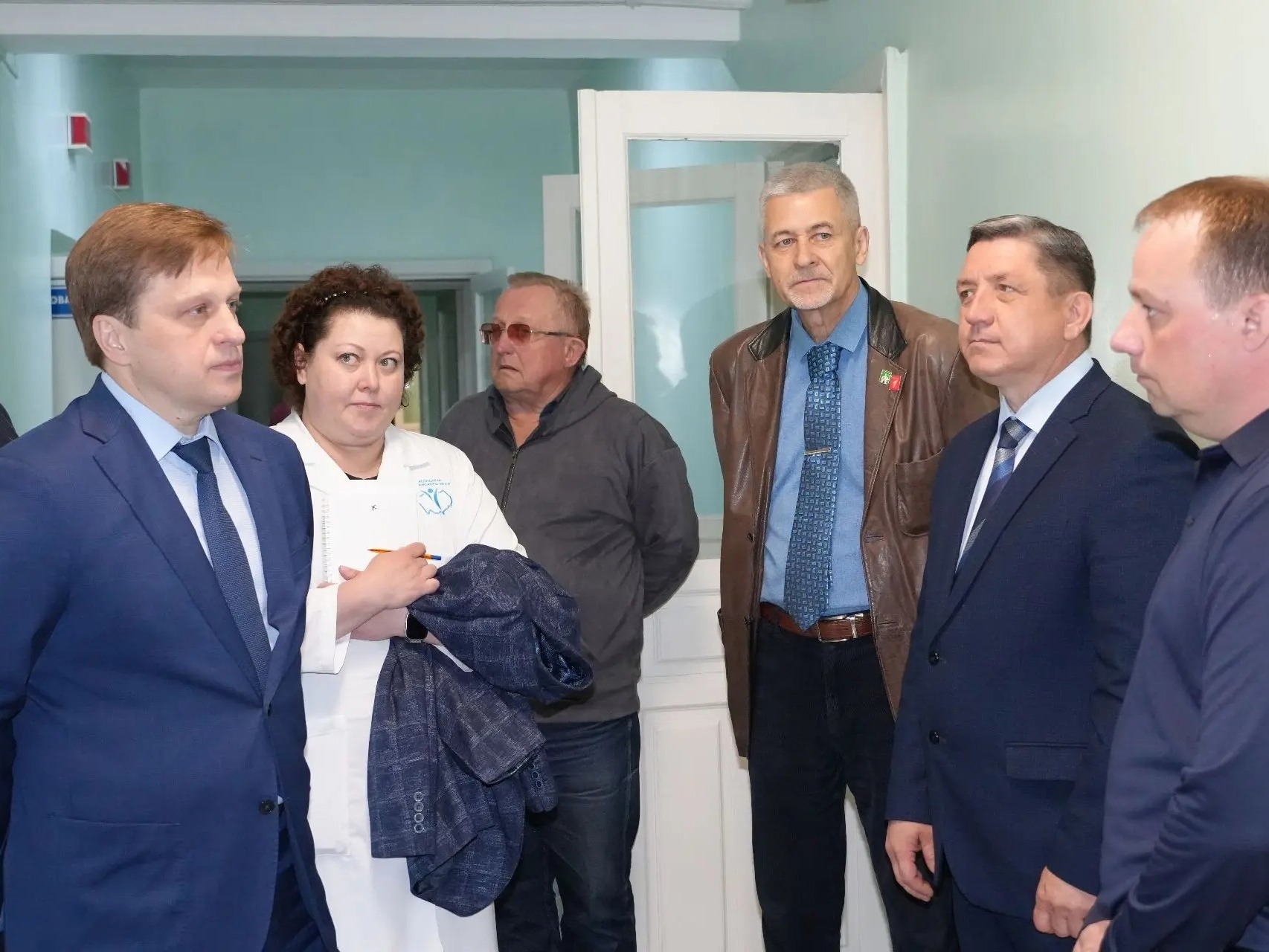 Министр здравоохранения края провел совещание по капремонту поликлиники Тальменской ЦРБ.